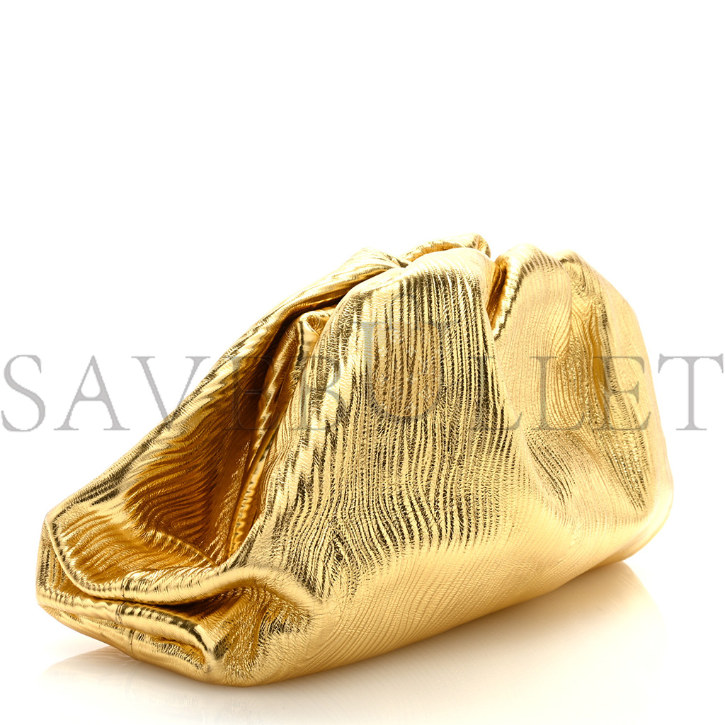 BOTTEGA VENETA METALLIC BARK CALFSKIN EMBOSSED THE POUCH OVERSIZED CLUTCH ORO (37*21*13cm)