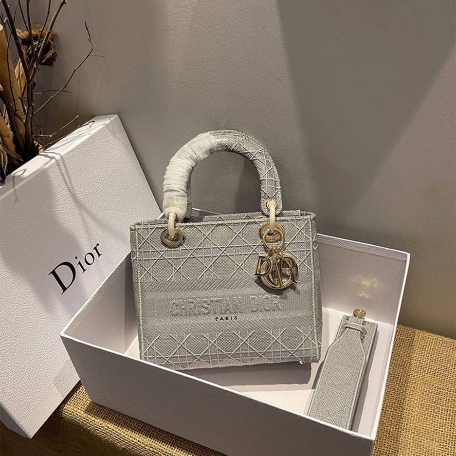 DIOR MEDIUM LADY D-LITE BAG M0565OREY_M950 (24cm*20cm*11cm)